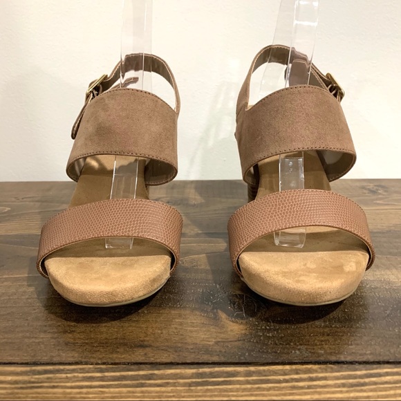 Giani Bernini Shoes - Gianni Bernini Aikko memory foam tan heels. SZ 9